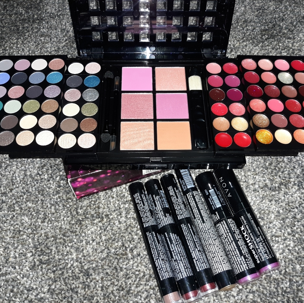 Avon Ultimate Mega Palette